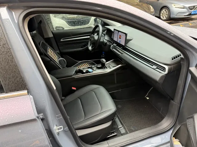 Geely Emgrand — Фото автомобиля 9