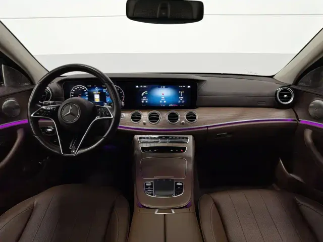 Mercedes-Benz E-Class — Фото автомобиля 5
