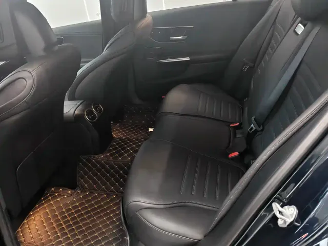 Mercedes-Benz C-Class — Фото автомобиля 12