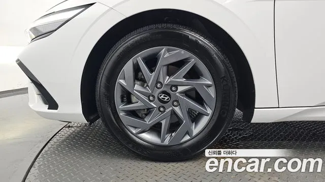 Hyundai AVANTE Новый Avante (CN7) — Фото автомобиля 4