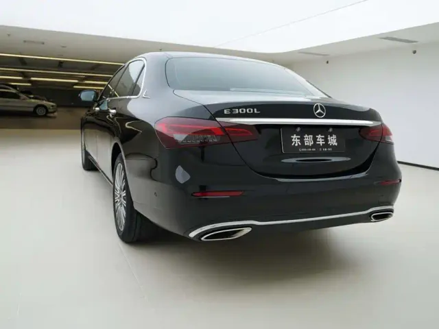 Mercedes-Benz E-Class — Фото автомобиля 4