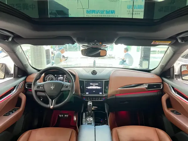 Maserati Levante — Фото автомобиля 11