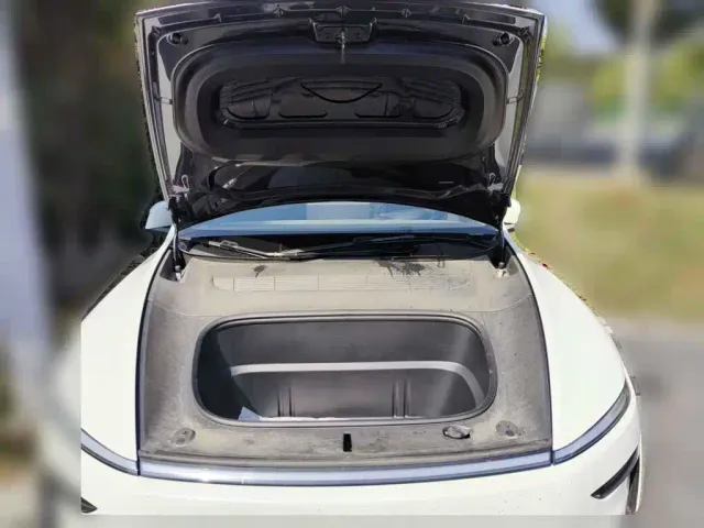 Tesla Model Y — Фото автомобиля 3