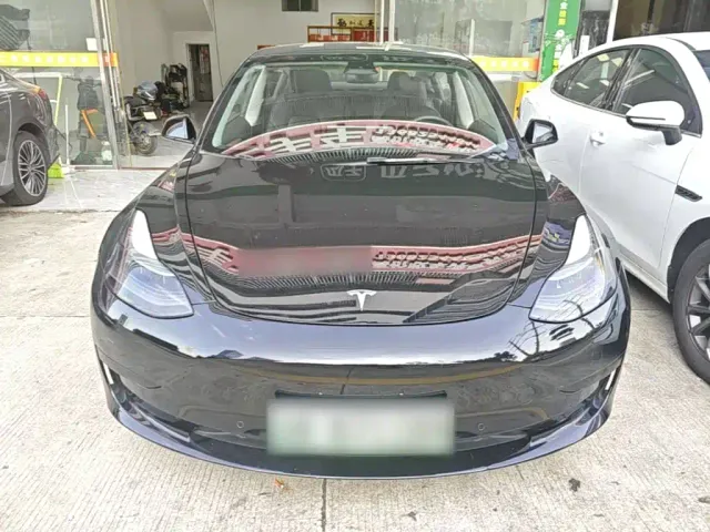 Tesla Model 3 — Фото автомобиля 2