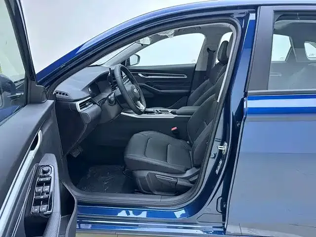Geely Emgrand — Фото автомобиля 11