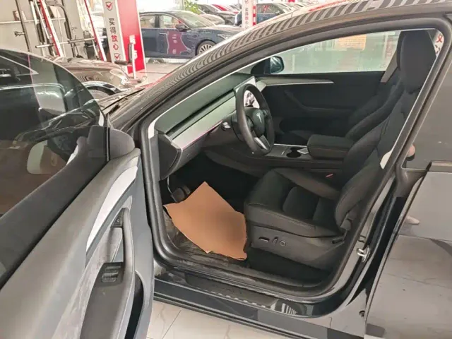 Tesla Model Y — Фото автомобиля 15