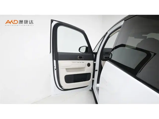 Li Auto MEGA — Фото автомобиля 11