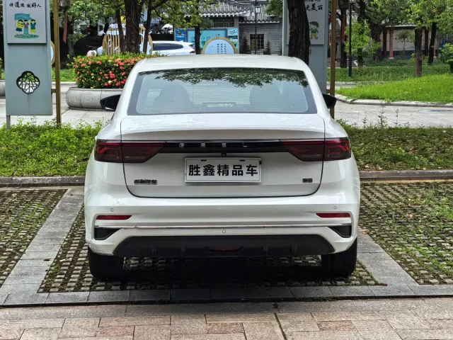 Geely Emgrand — Фото автомобиля 5