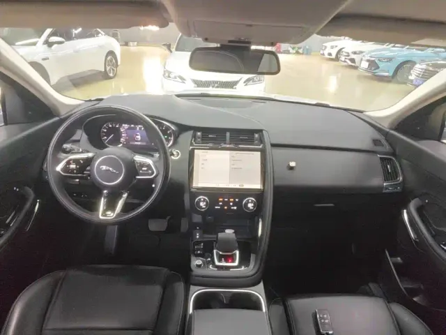 Jaguar E-PACE — Фото автомобиля 9