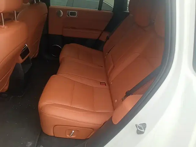 Li Auto Li Auto L6 2024 Pro — Фото автомобиля 16