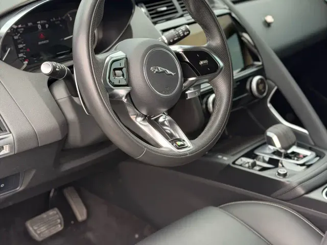 Jaguar E-PACE — Фото автомобиля 8