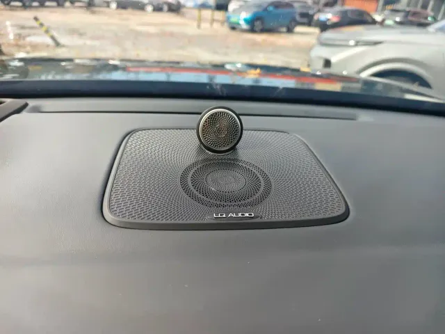 Li Auto L8 — Фото автомобиля 7