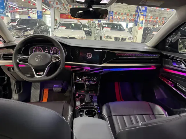 Volkswagen Passat — Фото автомобиля 5