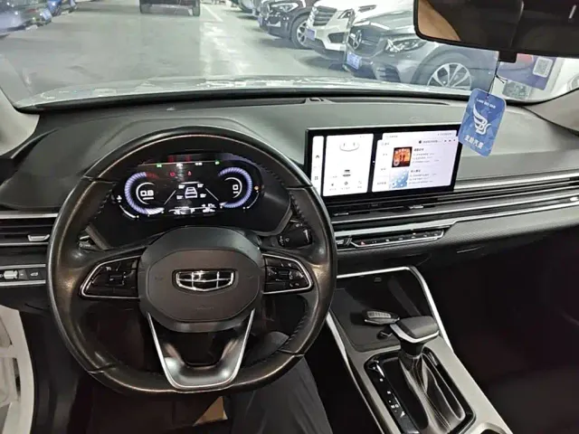 Geely Emgrand — Фото автомобиля 9