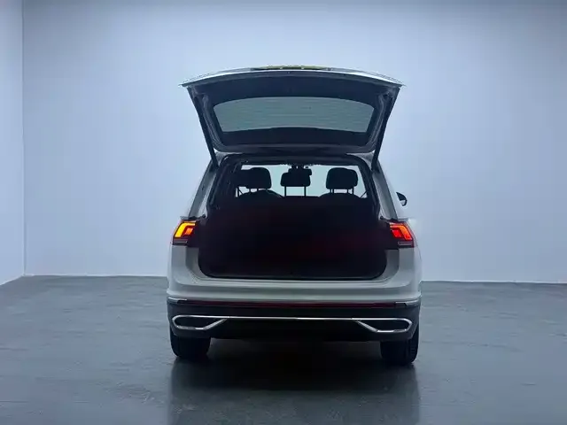 Volkswagen Tiguan L — Фото автомобиля 8