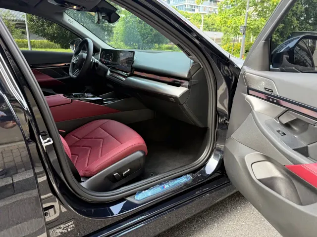 BMW 5 Series — Фото автомобиля 16