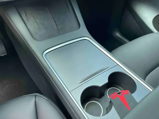 Tesla Model Y — Фото автомобиля 15