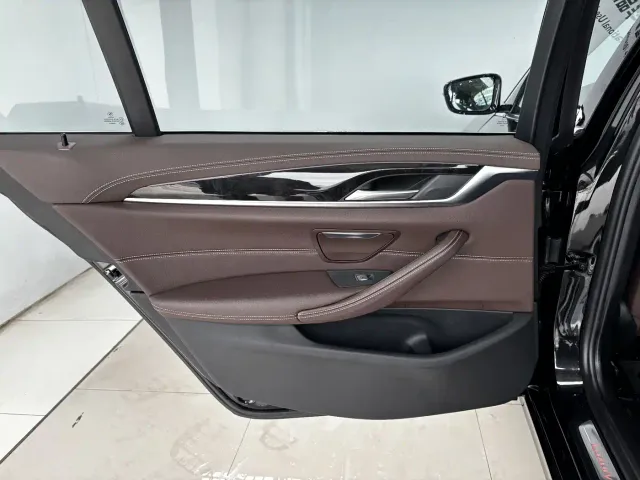 BMW 5 Series — Фото автомобиля 22