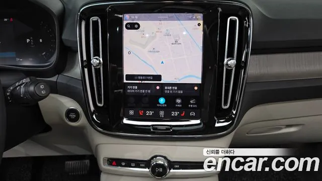 Volvo XC40 — Фото автомобиля 15