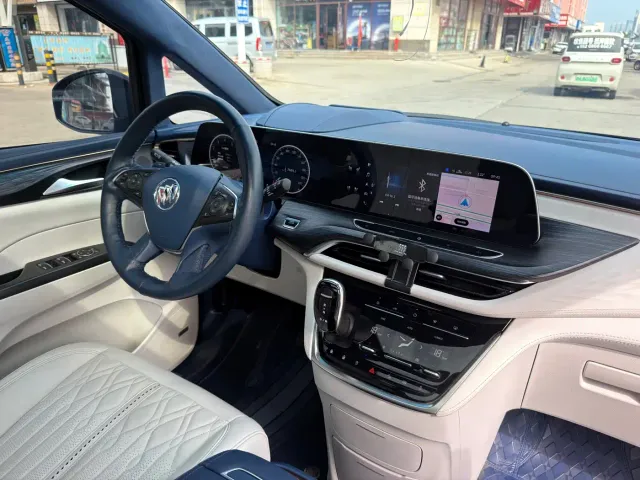 Buick GL8 — Фото автомобиля 16