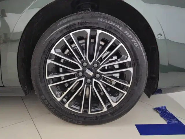 Geely Galaxy Xingyao 8 — Фото автомобиля 6