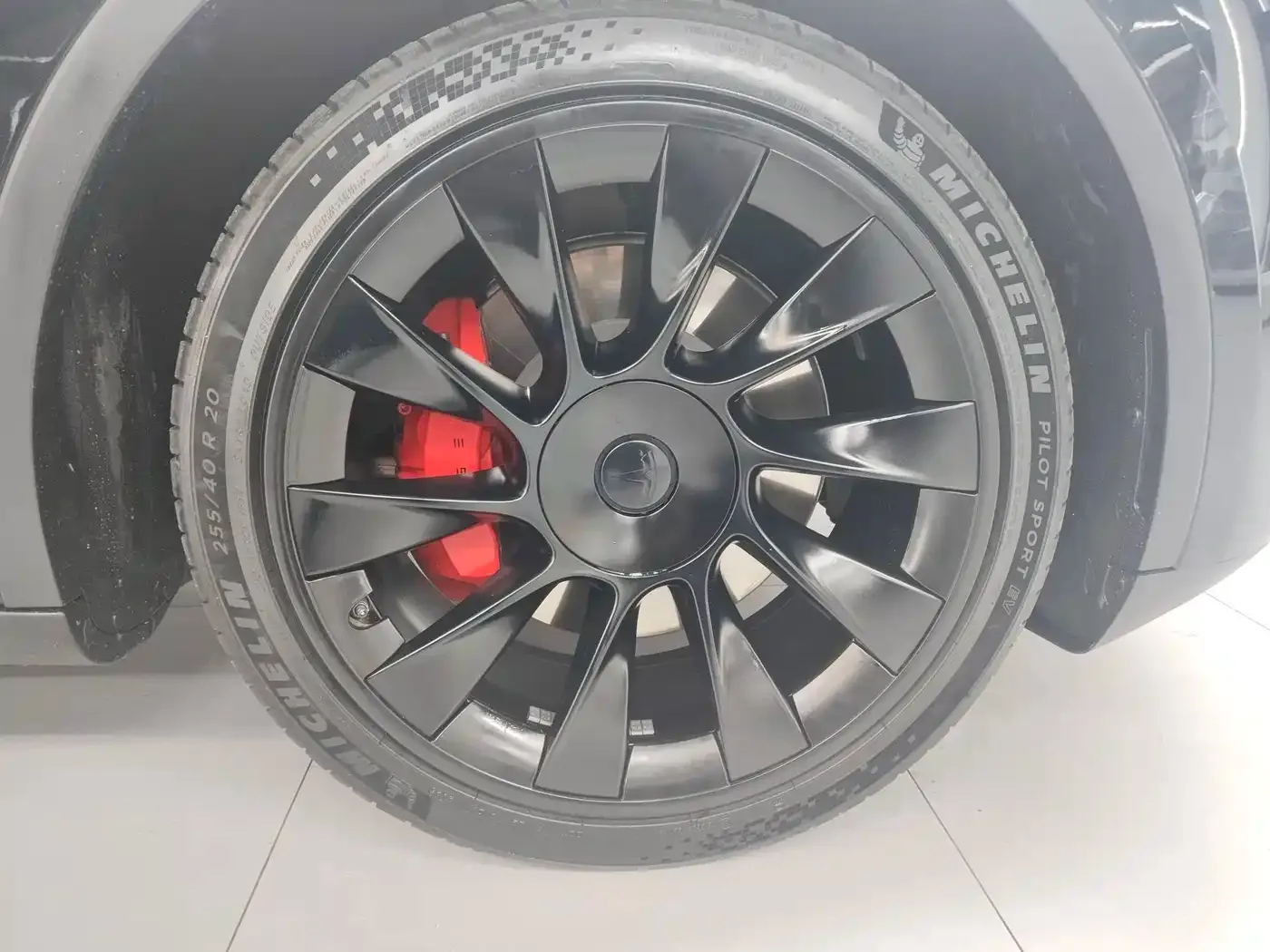 Tesla Model Y 2022 Facelift Rear-Wheel Drive Version — Фото автомобиля 10