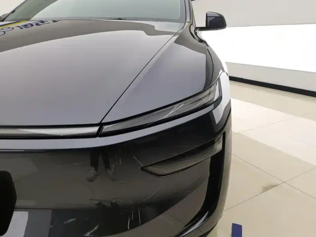 Tesla Model Y — Фото автомобиля 5