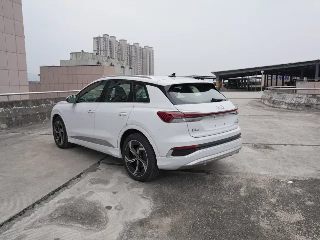 Audi Q4 e-tron — Фото автомобиля 7