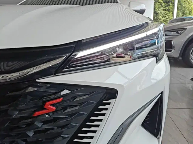 Changan X5 Plus — Фото автомобиля 17