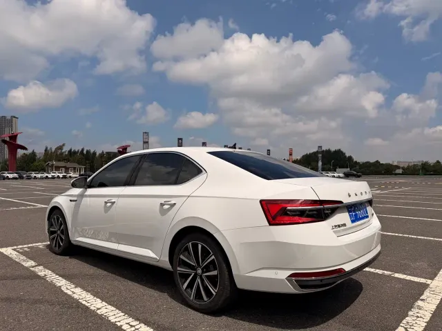 Skoda Superb — Фото автомобиля 4