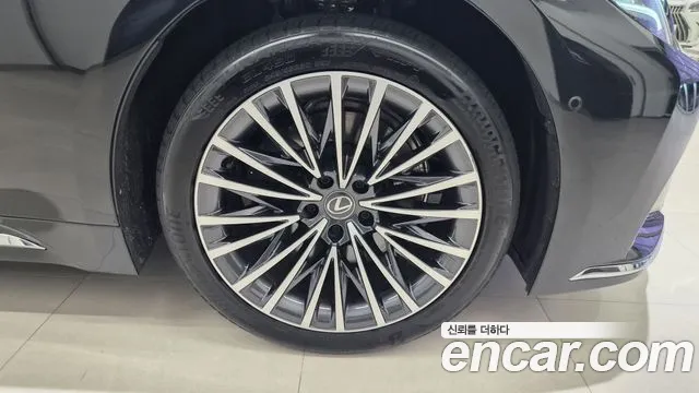 Lexus LS — Фото автомобиля 5