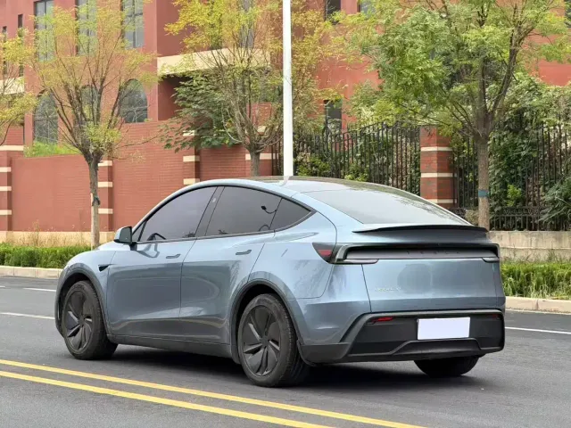 Tesla Model Y — Фото автомобиля 7
