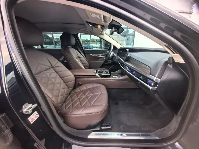 BMW 7 Series — Фото автомобиля 10