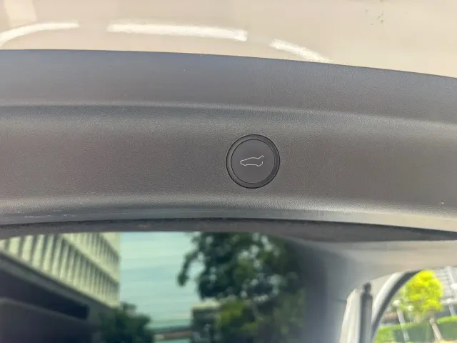 Tesla Model Y — Фото автомобиля 14