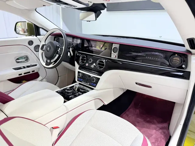 Rolls-Royce Spectre — Фото автомобиля 6