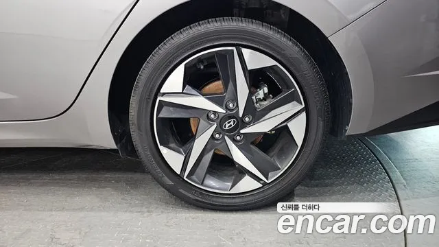 Hyundai AVANTE Inspiration — Фото автомобиля 21