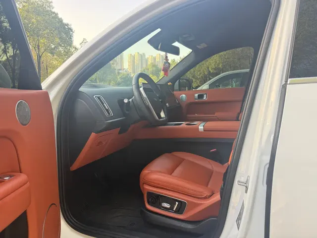Li Auto L7 — Фото автомобиля 4