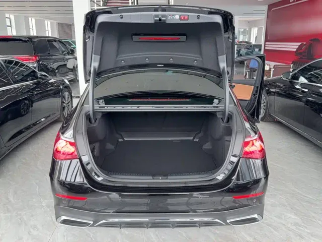 Mercedes-Benz E-Class — Фото автомобиля 16