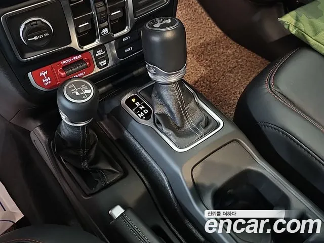 Jeep Wrangler — Фото автомобиля 9