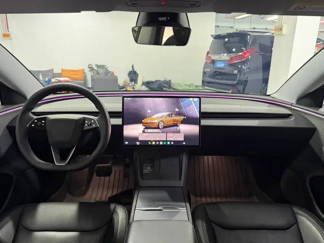 Tesla Model 3 — Фото автомобиля 9