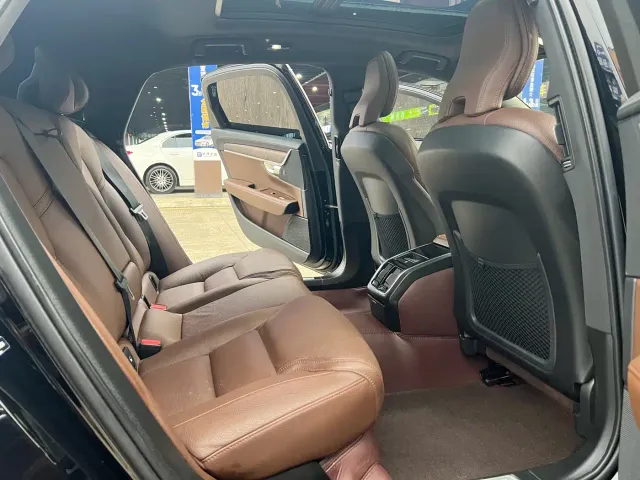 Volvo S90 — Фото автомобиля 14