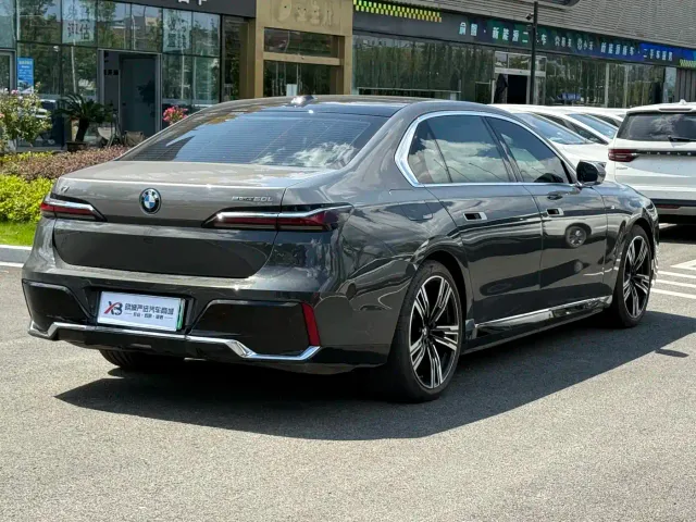 BMW i7 — Фото автомобиля 5