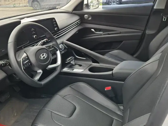 Hyundai Elantra — Фото автомобиля 5