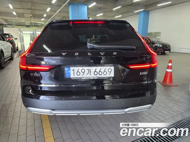 Volvo V90 — Фото автомобиля 3