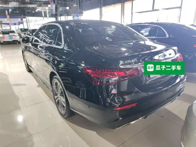 Mercedes-Benz E-Class — Фото автомобиля 4