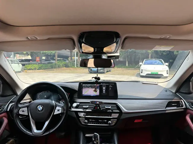 BMW 5 Series — Фото автомобиля 8