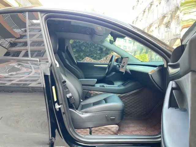 Tesla Model Y — Фото автомобиля 16