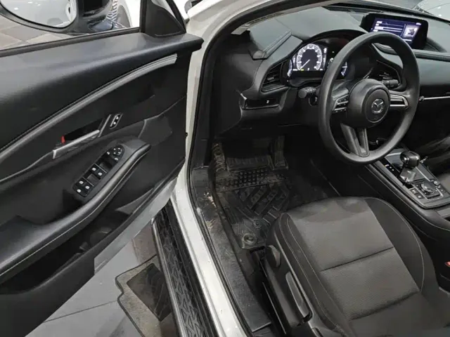 Mazda CX-30 EV — Фото автомобиля 15