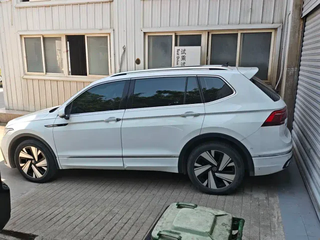 Volkswagen Tiguan L — Фото автомобиля 2
