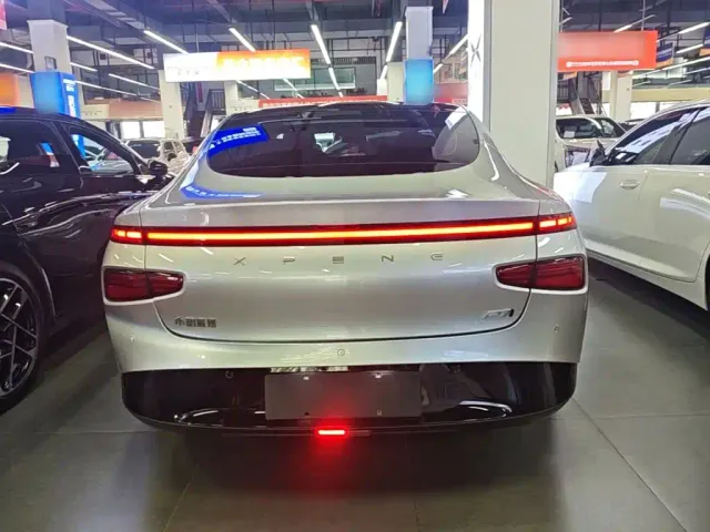 Xpeng P7 — Фото автомобиля 5
